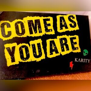 Karity -  👽 Come As You Are - 15 Shimmer & Matte Eyeshadows Palette
